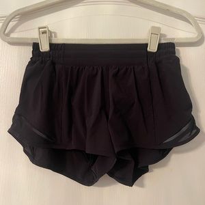 Lululemon hotty hot shorts 2.5”